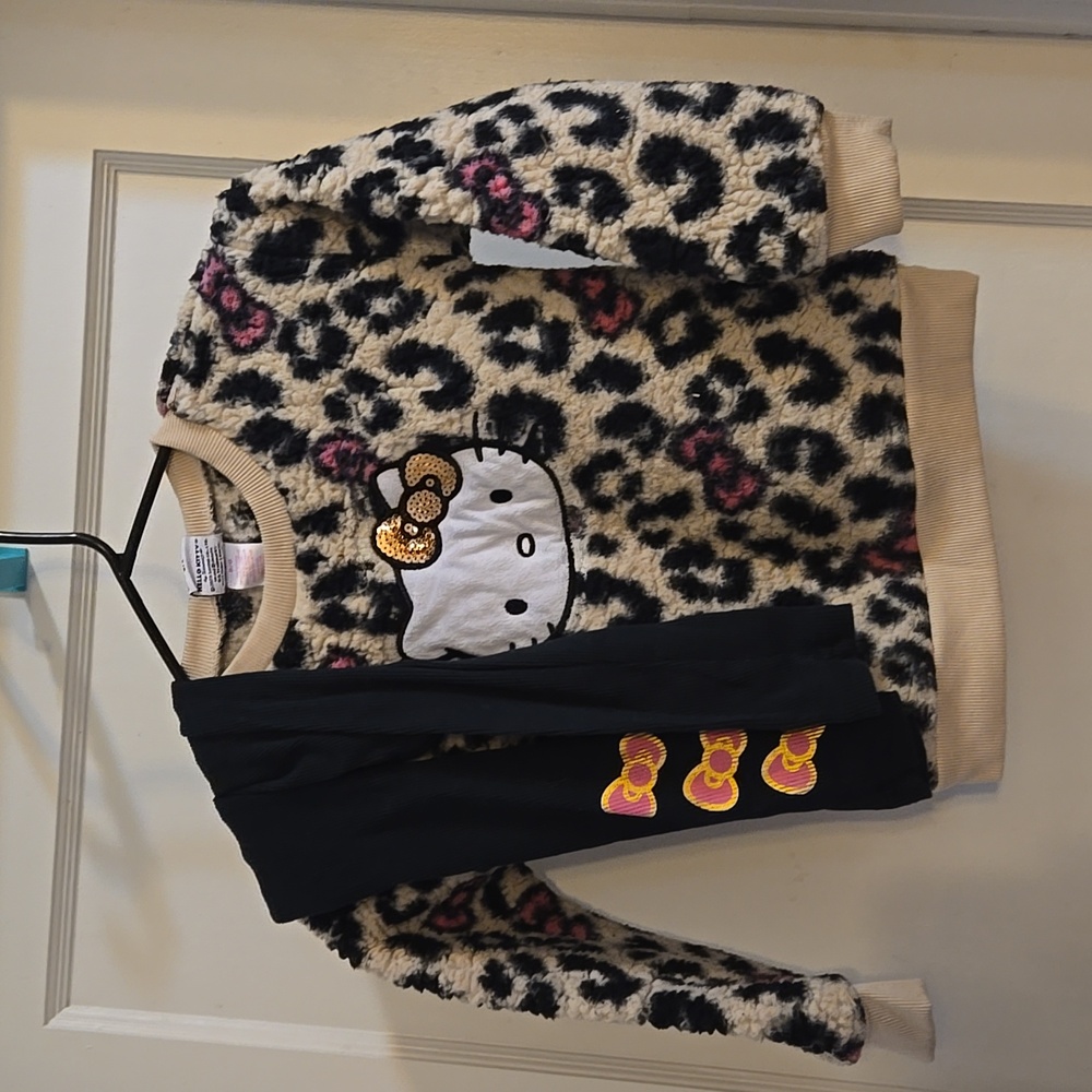 Toddler girl hello kitty outfit size 5/6